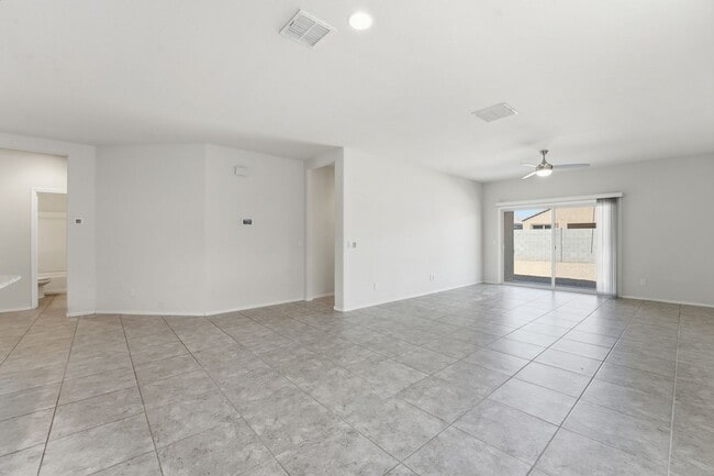 Building Photo - Stylish 3BR Home with Granite Counters + Community Parks & Splash Pads