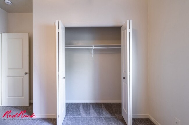 Building Photo - 484 N 2480 W