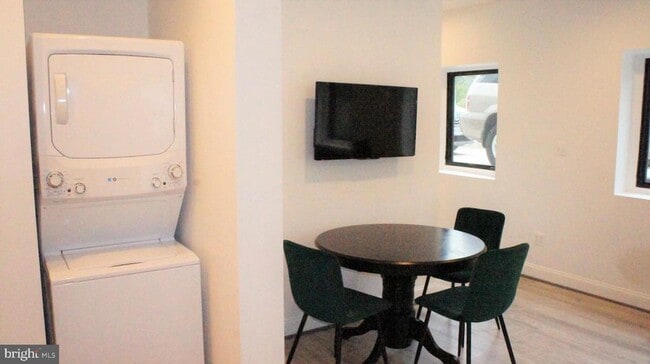 Building Photo - 1900 S Randolph St