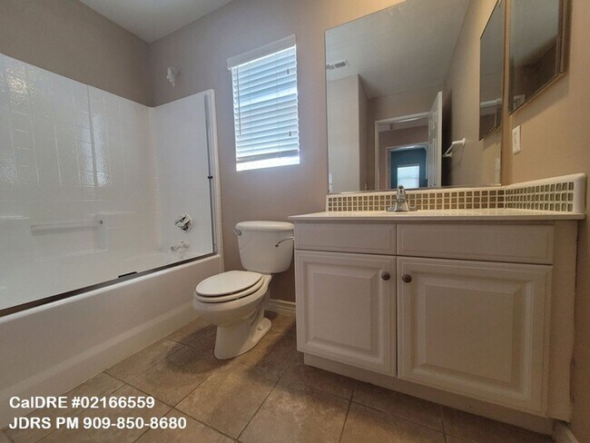 Building Photo - Riverside 3 Bedroom Home