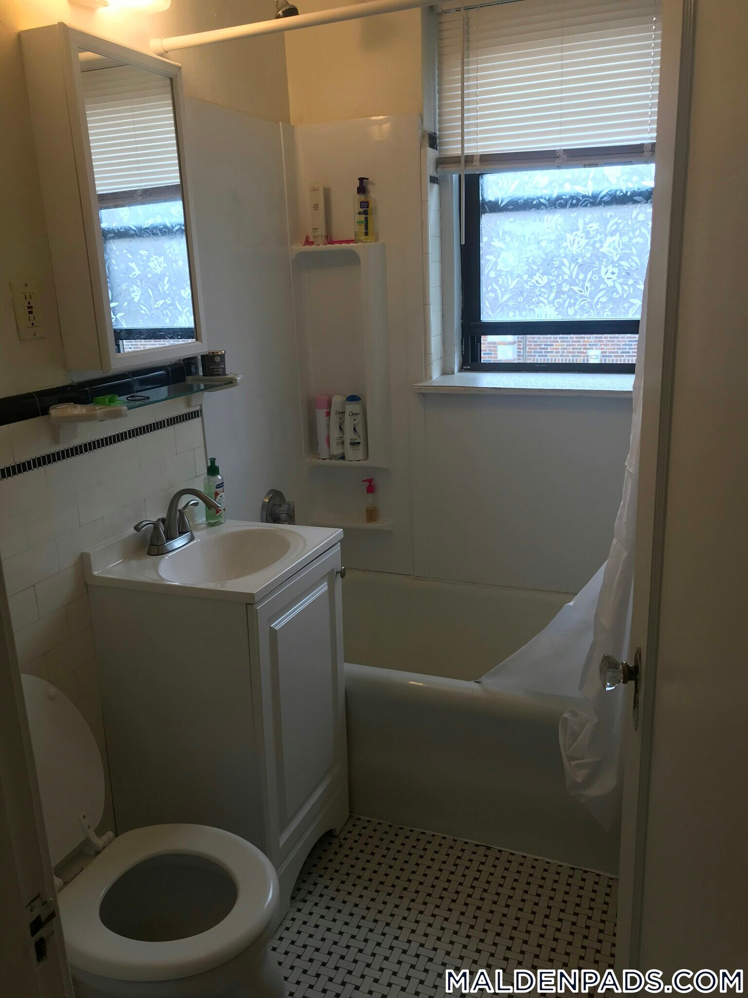 Building Photo - 349 Pleasant St