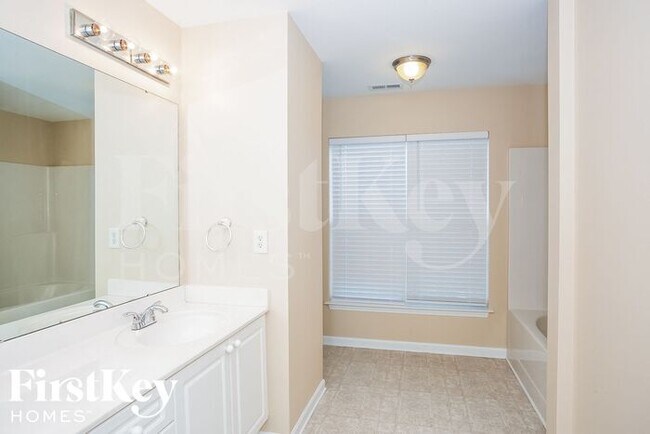 Building Photo - 4805 Walnut Grove St