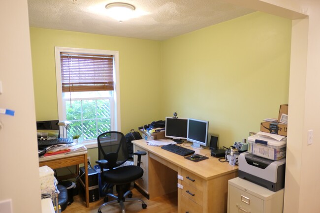 Bonus Room - home office or playroom - 148 Horace St