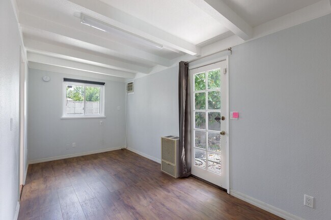 Building Photo - Spacious 5-Bedroom, 3-Bath Home with Pool ...