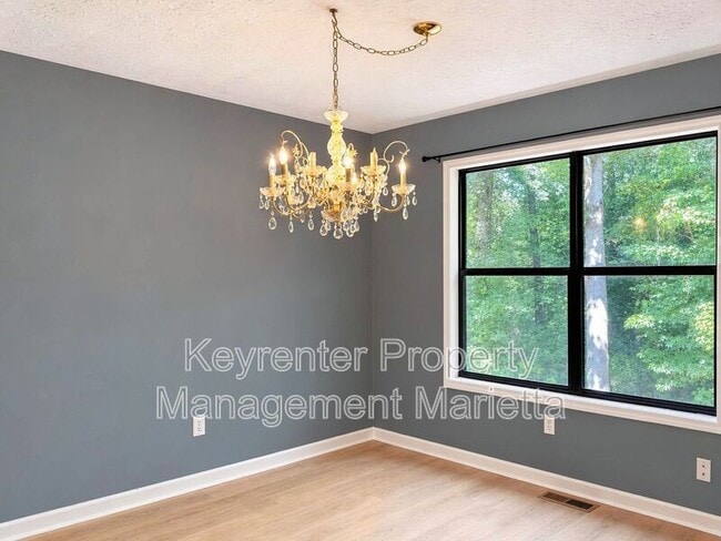 Building Photo - 5088 Ravenwood Dr NE
