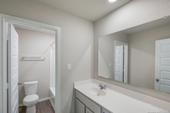 Building Photo - 4 Bedrooms 2 and 1/2 Baths