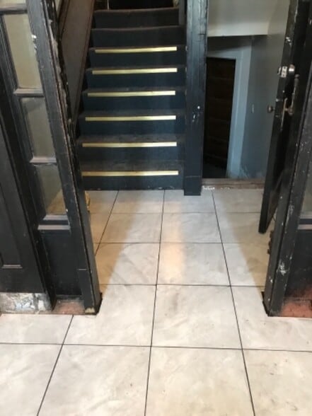 Building Photo - 7116 S Harvard Ave