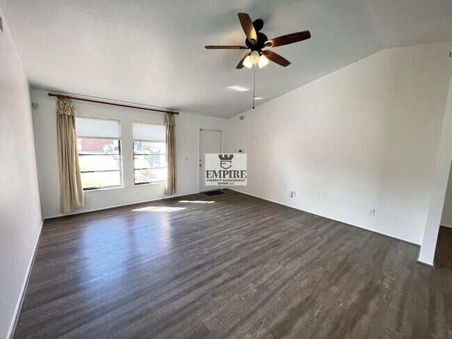 Building Photo - Cozy Cape Coral Pool Home – 3 Beds, 2 Bath...