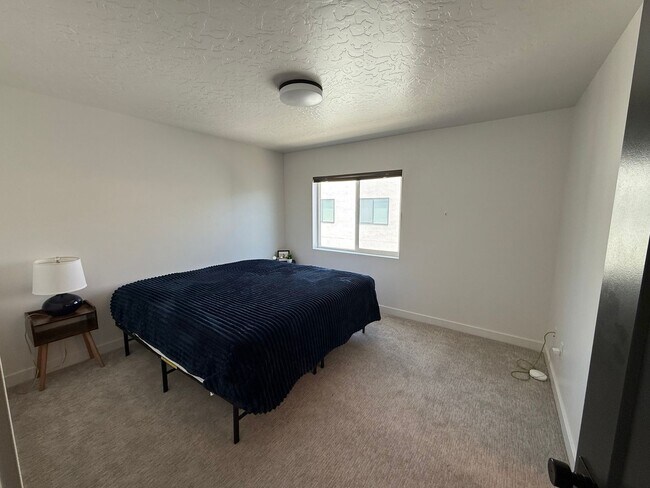 Building Photo - Charming 2BR Townhome in Centerville