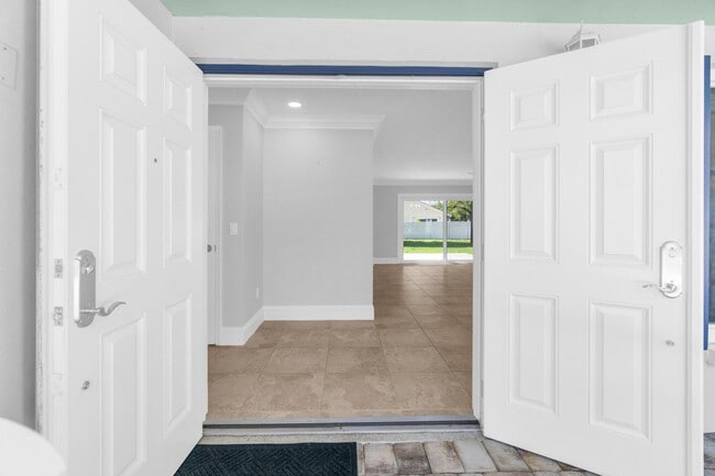 Building Photo - 1180 SW 17th St