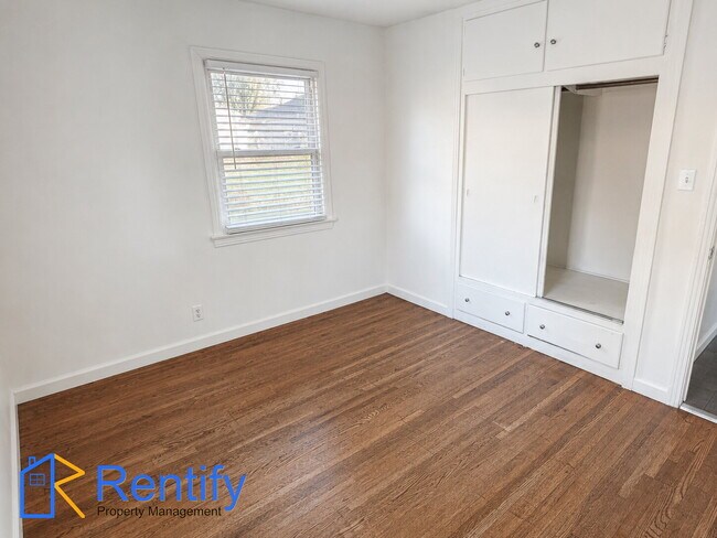 Building Photo - Charming 3bed/2bath Rustic Mid-Century Home