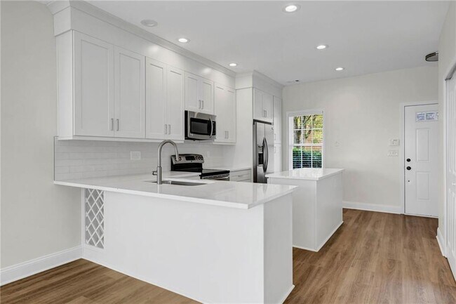 Building Photo - 324 General Wheeler Dr