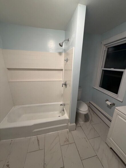 Building Photo - 28 1/2 Grove Street, #2