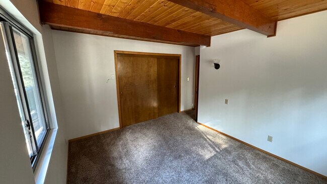 Building Photo - 2012 Symonds Dr