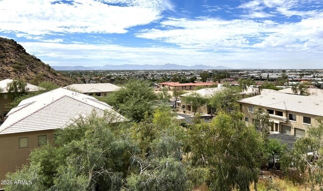 Building Photo - 1601 W Sunnyside Dr