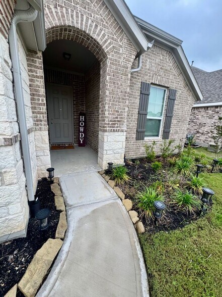 Building Photo - 6325 Fulton Dr