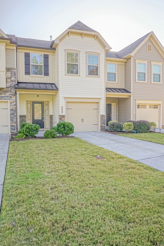 Building Photo - Townhome | Washer/ Dryer Included  |Fenced...
