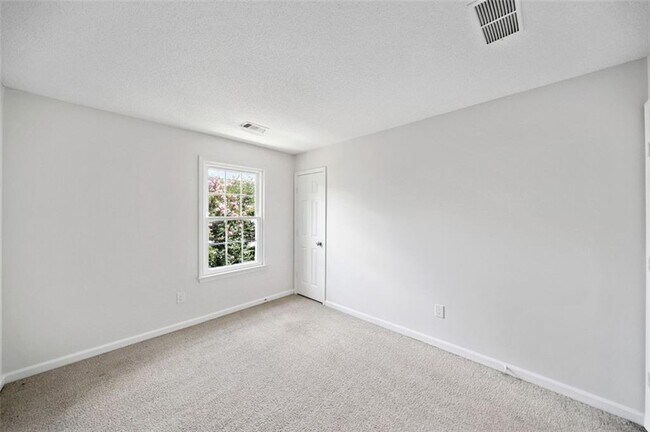 Building Photo - 1636 Heyford Cir NW