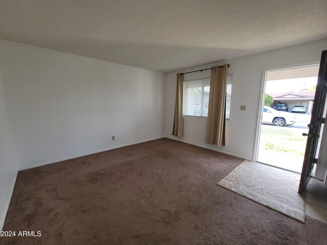 Building Photo - 1341 W Shannon St