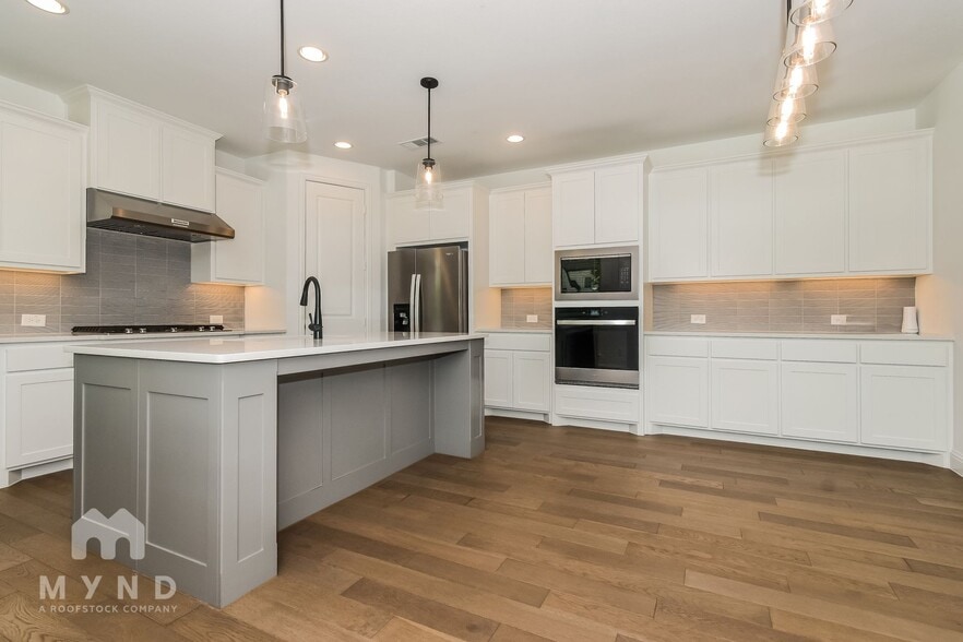 Building Photo - 15518 Kestrel Mews