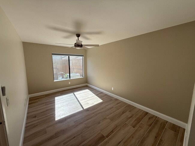 Building Photo - Remodeled 2-Bedroom Townhome in Tierrasant...