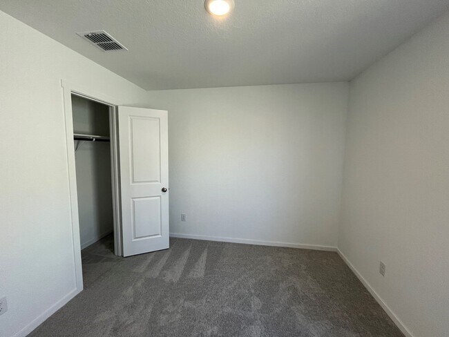 Building Photo - 1209 Moraine Pl