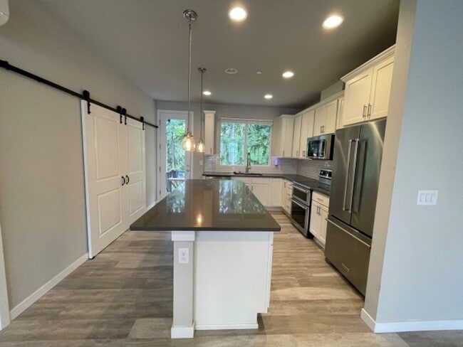 Building Photo - 4bd/3.5ba Lynnwood Townhome