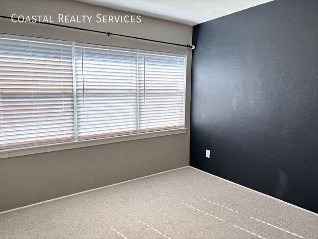 Building Photo - 32 Bay Dr NE