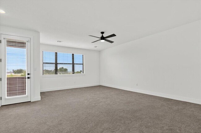 Building Photo - 315 Holton Dr