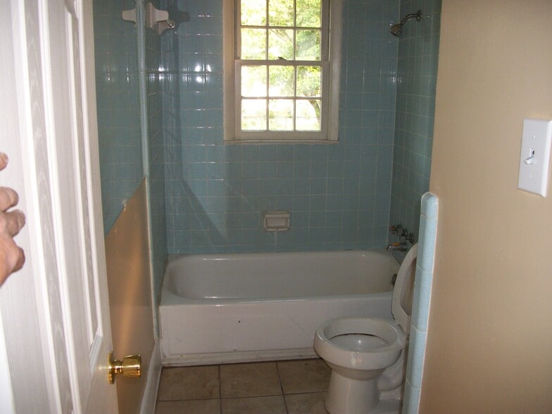 Building Photo - 2051 Martin Luther King Dr Lumberton, NC 28358