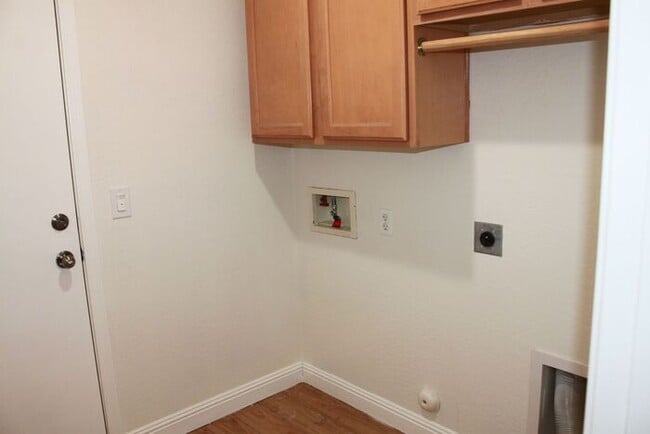 Building Photo - Adorable 3 Bedroom in Pecan Creek South