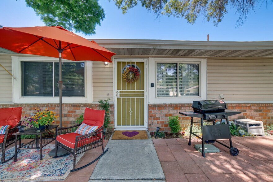 Building Photo - 4951 Catalina Dr