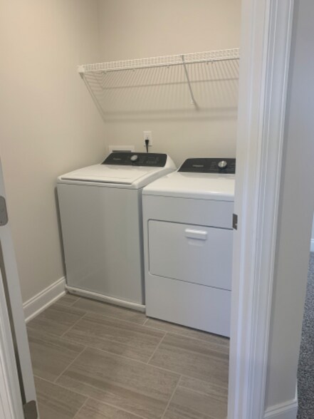 Building Photo - 204 Douglas Bend Rd