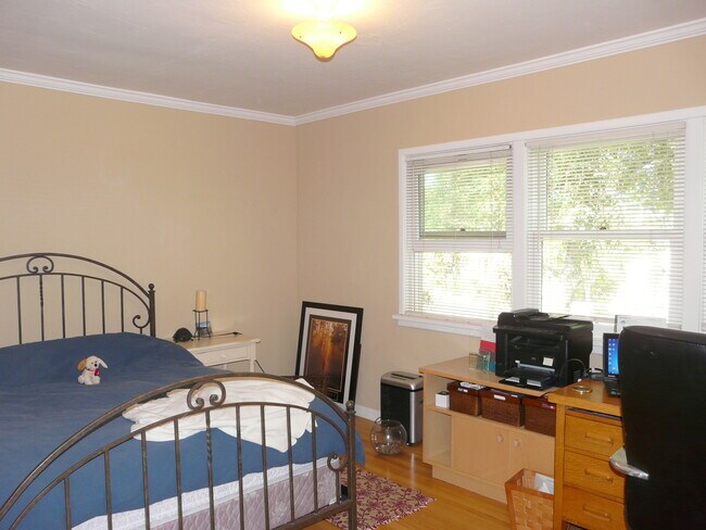 Building Photo - 2 Bedrooms, 1 Bathroom Popular Alta Height...