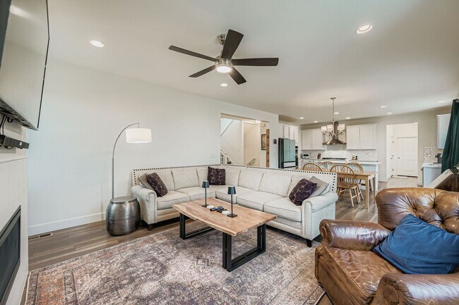 Building Photo - Gorgeous contemporary home in Morgan Hill,...