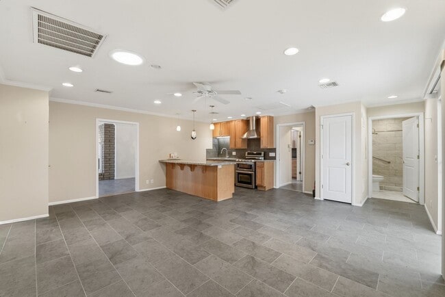 Building Photo - Welcome to this beautiful 5-bedroom, 3-bathroom home in Tempe Arizona!