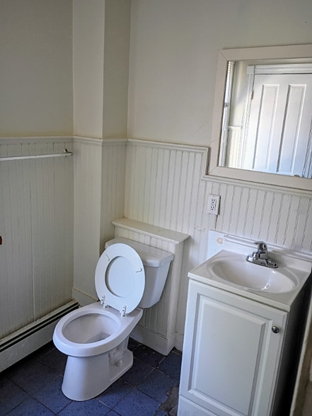 Building Photo - 28 Grant St