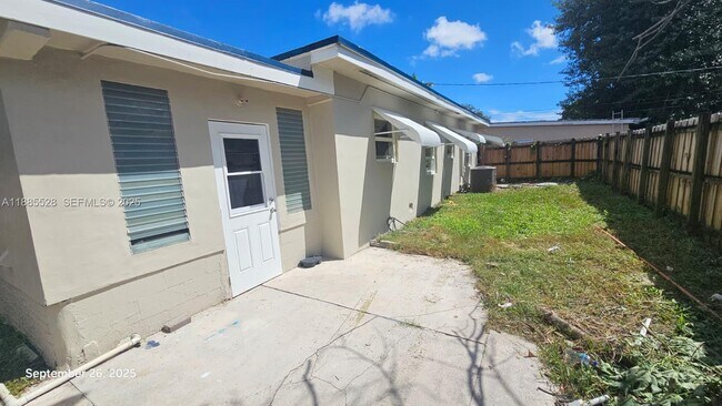 Building Photo - 2640 Garfield St