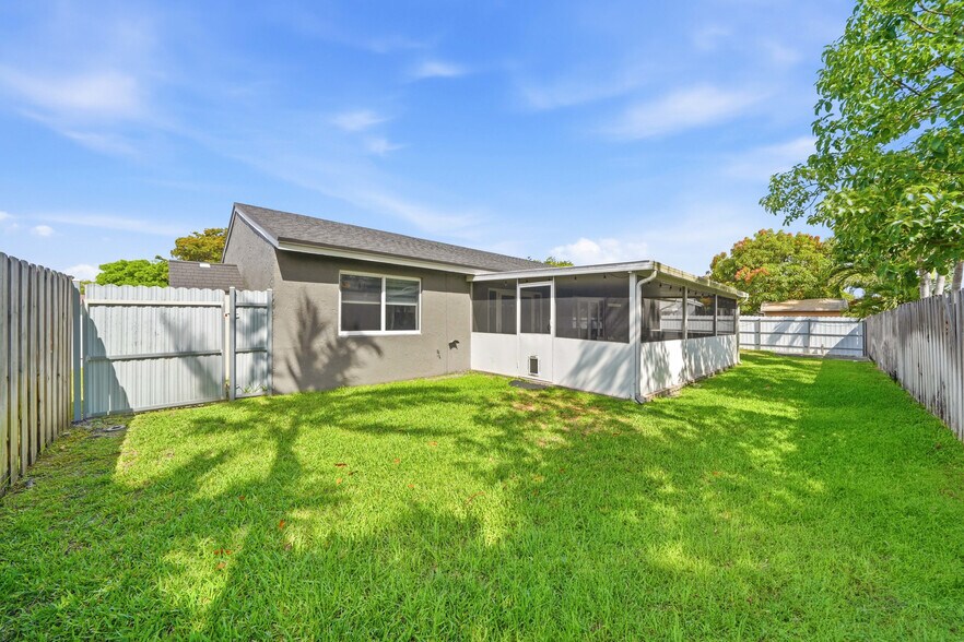 Building Photo - 19655 NW 62nd Ct