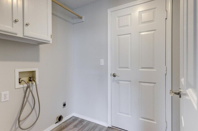 Building Photo - Remodeled near Boise River _ Pet Friendly!!