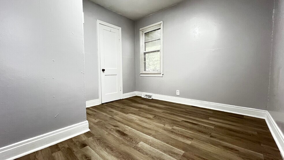 Building Photo - 712 4th St