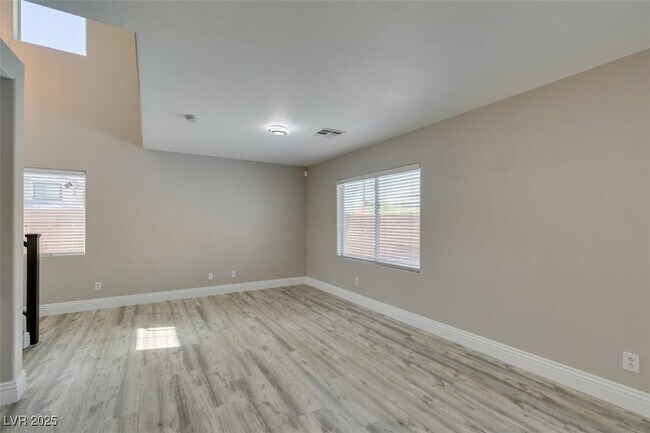 Building Photo - 3792 Autumn King Ave