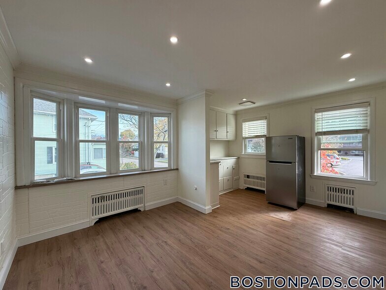 Building Photo - 522 Hancock St