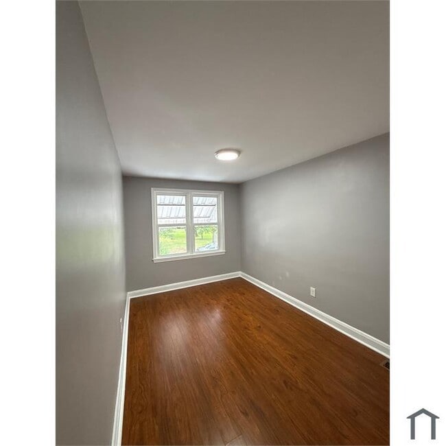 Building Photo - 3 Bedroom Housing Voucher Accepted