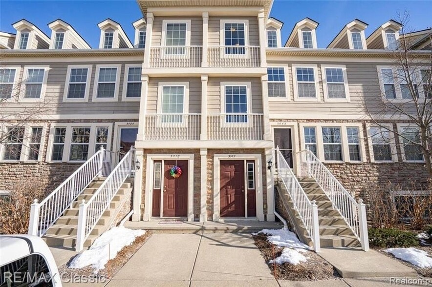 Building Photo - 3072 Schoolhouse