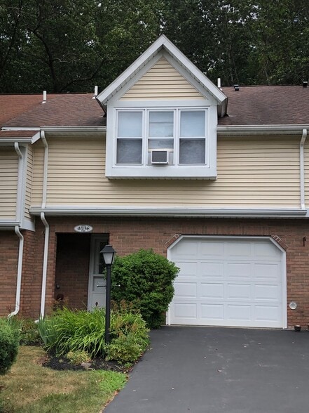 Primary Photo - 4036 Chaucer Pl