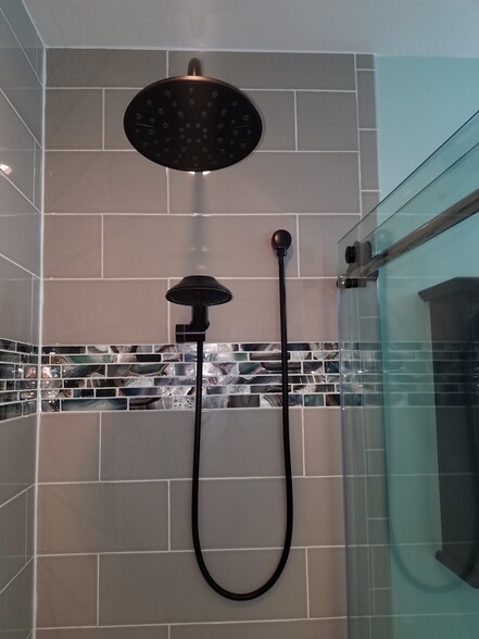 NEW TILE SHOWER - 22 Solitaire Ct