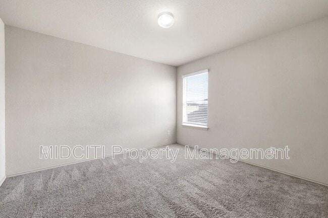 Building Photo - 205 Tallow Trl