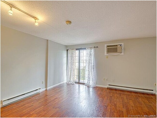 Building Photo - 181 Loomis Dr