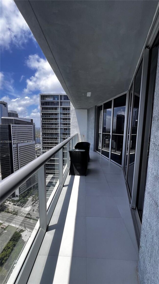 Building Photo - 475 Brickell Ave